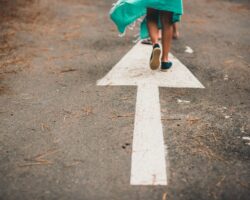 Vejen frem er ikke at tie